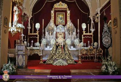 Tradición y fervor, así se vivió el Besamanos de la Virgen de la Soledad Coronada