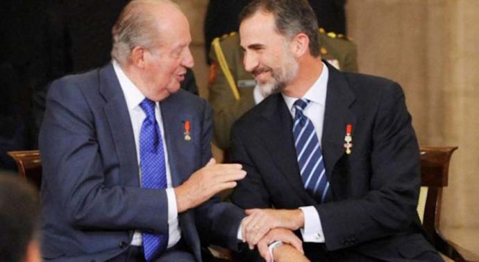 El Rey emérito junto al actual rey de España (imagen de archivo)