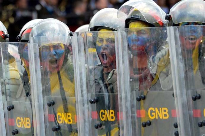 Después de 25 años, vuelve el fantasma del golpe de Estado a Venezuela
