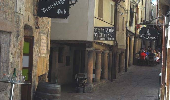 Comer el típico cordero asado en Sepúlveda (Segovia)