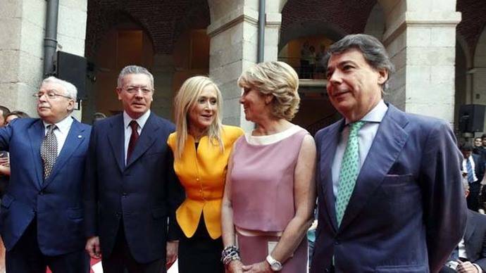 Los cuatro presidentes del PP en la Comunidad de Madrid junto al socialista Joaquín Leguina