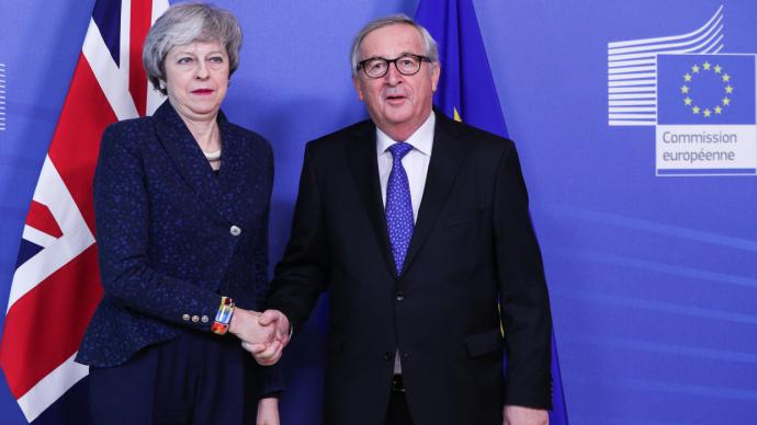 Theresa May y el presidente de la Comisión Europea, Jean-Claude Juncker.