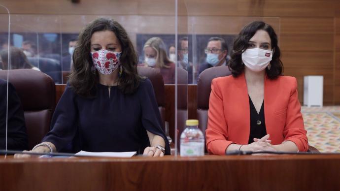 La presidenta de la Comunidad de Madrid, Isabel Díaz Ayuso, y la nueva presidenta de la Asamblea de Madrid, María Eugenia Carballedo. Europa Press