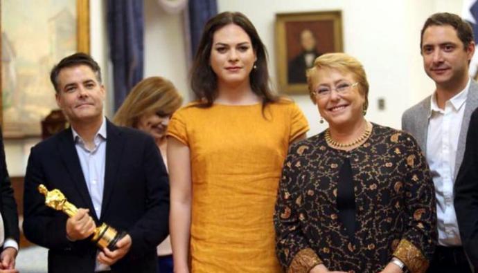 Bachelet recibe a actriz transexual Daniela Vega y al equipo que ganó el Oscar