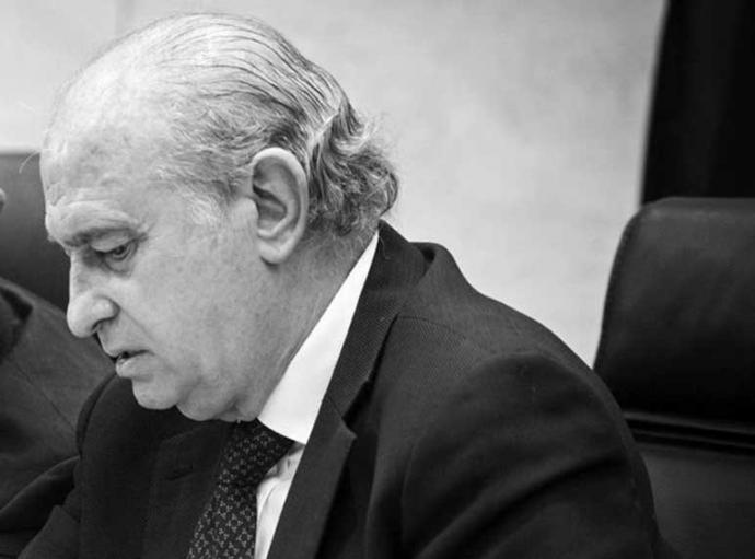 La Policía pide al juez de Kitchen buscar en Sitel los mensajes que Fernández Díaz habría borrado de su teléfono