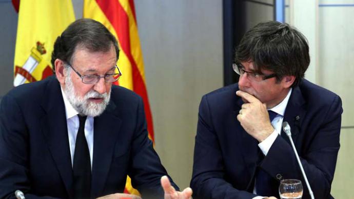 mariano Rajoy (i) y Carles Puigdemont en imagen de archivo