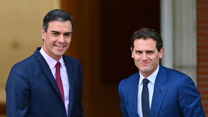 Albert Rivera promete 'oposición firme' a Sánchez y a costa del PP