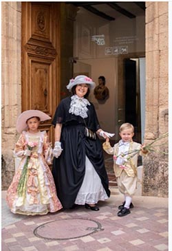 Rosa Escalona: Performance sobre 'El Romanticismo' en el Museo de Xabia (Alicante)