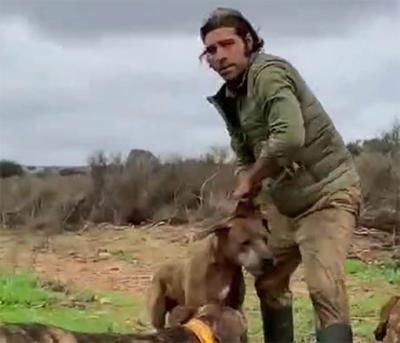 Otro cazador protagoniza una nueva polémica mostrando con orgullo las heridas de sus perros