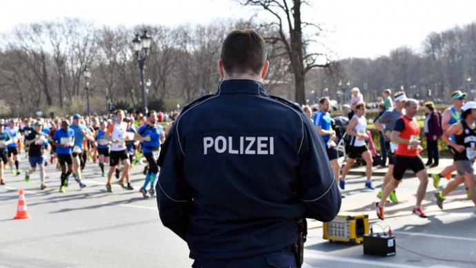 Policía evita ataque con cuchillo en la media maratón de Berlín