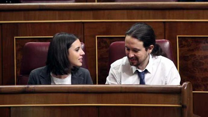 Montero e Iglesias, en sus escaños en el Congreso de los Diputados.
