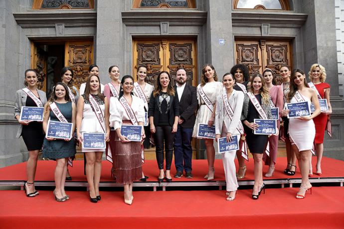 La alcaldesa de Santa Cruz de Tenerife recibe con todos los honores a las 36 candidatas a reina del carnaval 2020