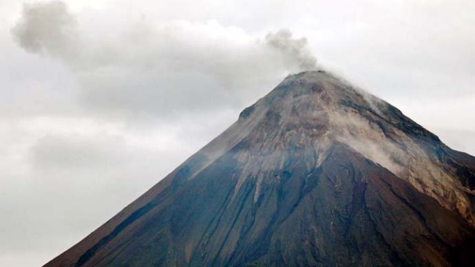 Lluvia y nuevos deslizamientos elevan alerta en volcán de Fuego en Guatemala