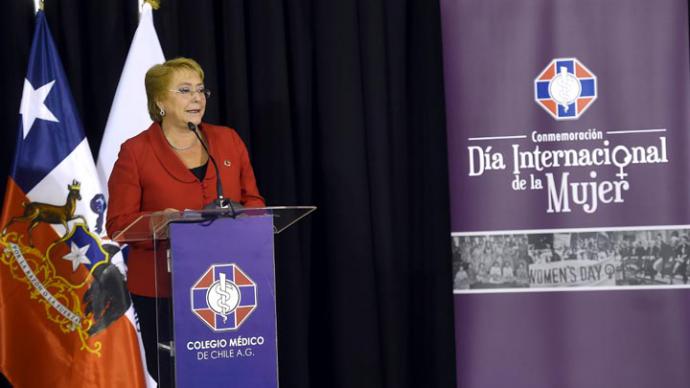 Bachelet pone fin a un sufrido y reformador segundo mandato este domingo