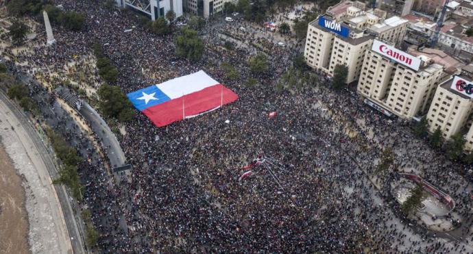 Chile cierra tercera semana como rehén de una ira social incontrolable en Santiago de Chile