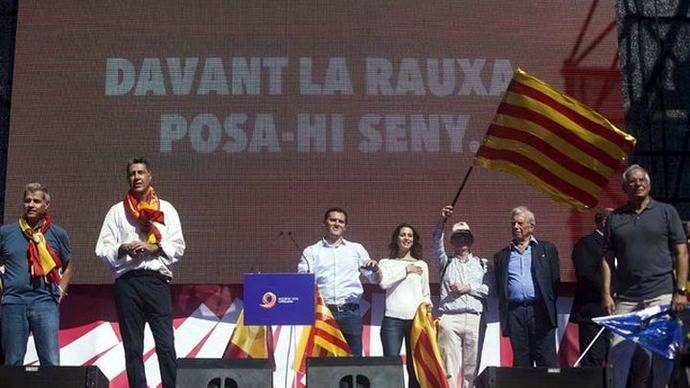 Parlamentos al final de la manifestación organizada por Societat Civil Catalana ROBERT BONET

