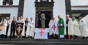 Portugal : La imagen del apóstol Santiago espera a los peregrinos en Vila Franca do Campo