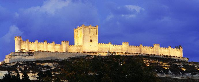 El Castillo, al anochecer