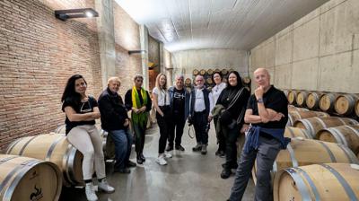 El equipo humano de Fijet España flanqueado a la derecha por su presidente Miguel Ángel y Diana a la izquierda experta somelier del grupo.