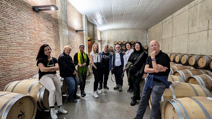 El equipo humano de Fijet España flanqueado a la derecha por su presidente Miguel Ángel y Diana a la izquierda experta somelier del grupo.