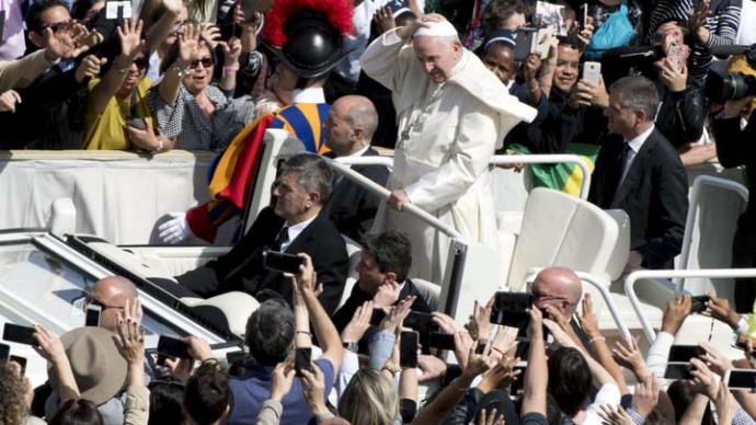 Papa Francisco critica la 'violencia verbal' que se usa en Internet