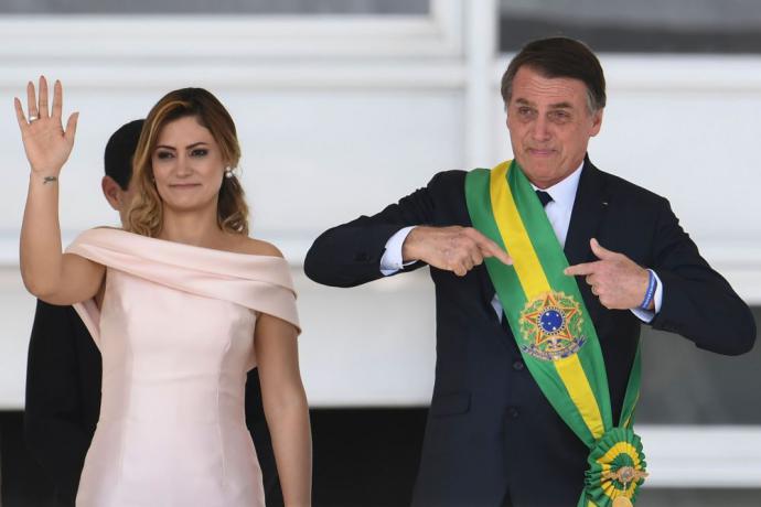 Jair Bolsonaro junto a su esposa Michelle el 1 de enero de este año, día en el que asumió el poder en Brasil. 