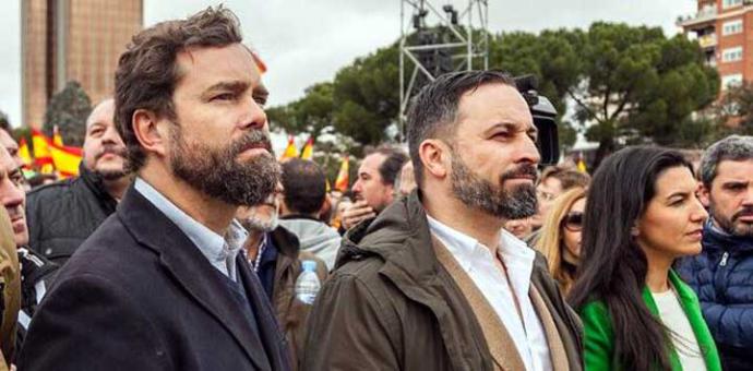 Iván Espinosa de los Monteros (i), Santiago Abascal, Rocío Monasterio, en la manifestación del 11/2/19