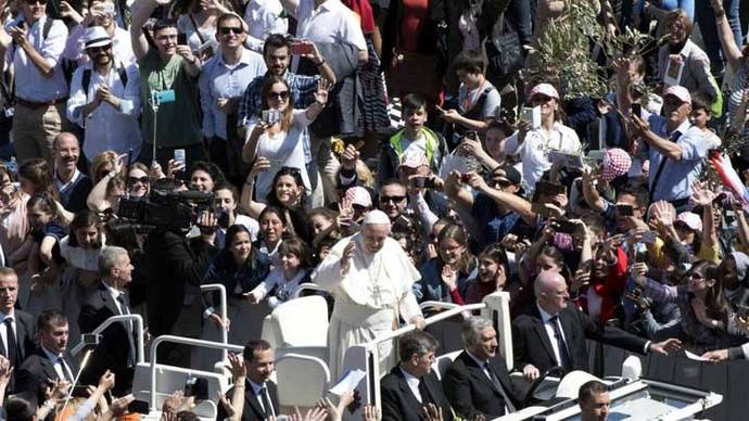 Papa Francisco condena ataques contra iglesias coptas en Egipto
