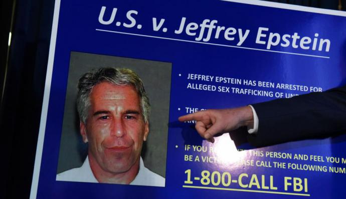 Quién era Jeffrey Epstein, el millonario amigo de poderosos que se suicidó en prisión
