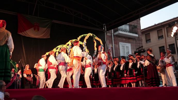 El grupo de danzas Voces Cántabras mostró el folclore regional en Londres en 1932