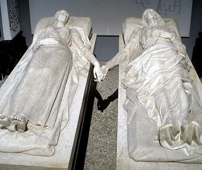 Los Amantes de Teruel en su sepulcro
