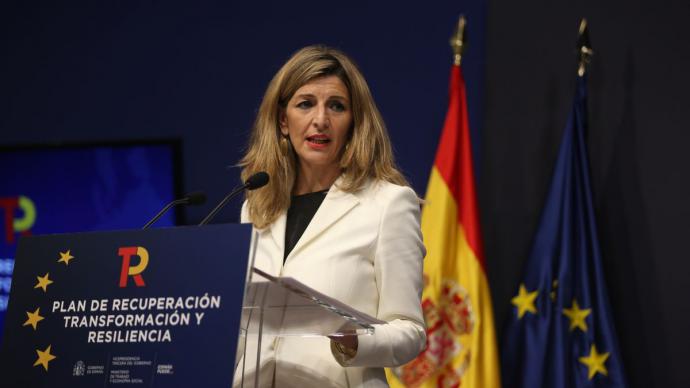 La vicepresidenta tercera y ministra de Trabajo y Economía Social, Yolanda Díaz, Cézaro De Luca - Europa Press