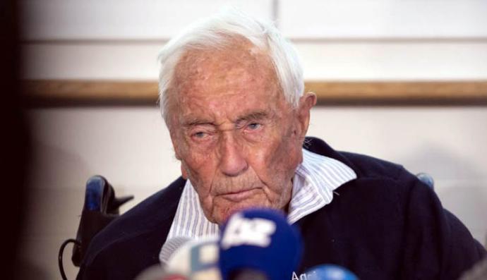 El científico de 104 años David Goodall muere por suicido asistido en Suiza. 