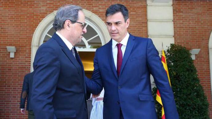 Pedro Sanchez (d) junto a Quim Torra en una imagen de archivo