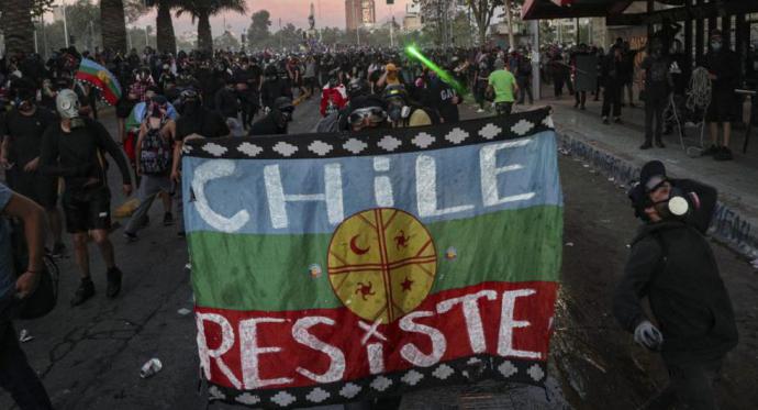 Renacen con fuerza las protestas en Chile en contra del accionar de la policía militarizada