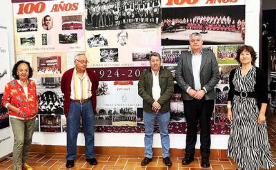 El Gobierno de Cantabria reconoce la labor de la Coral Voces Cántabras en su centenario