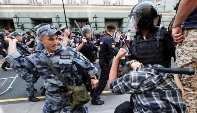 Rusia: Detienen a más de 800 manifestantes en protestas contra reforma de pensiones