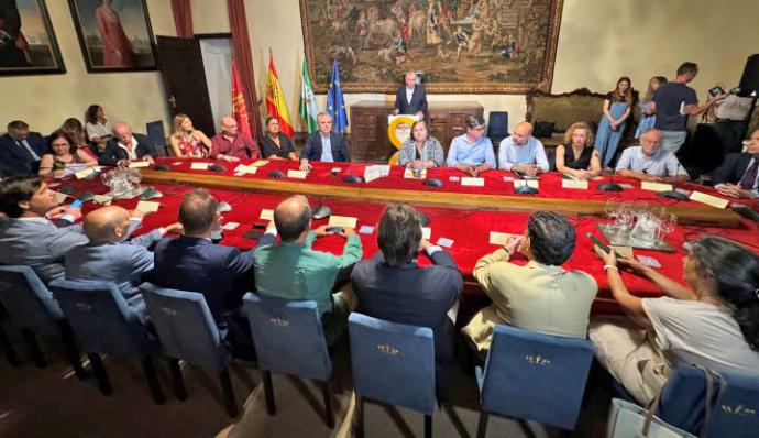 José Luis Sanz alcalde de Sevilla propone al Rey Felipe VI la presidencia de honor del centenario de la Exposición Iberoamericana