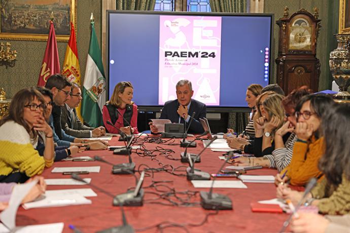 El alcalde de Sevilla José Luis Sanz preside la constitución del Consejo Escolar Municipal en el Ayuntamiento hispalense