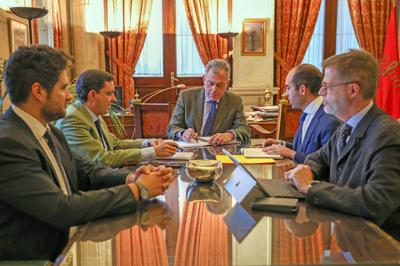 El alcalde de Sevilla, José Luis Sanz, ha mantenido una reunión con la Asociación Sevilla Quiere Metro