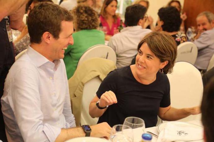 Casado y Santamaría pugnan por el electorado más ultra del PP mientras el partido reclama una lista única