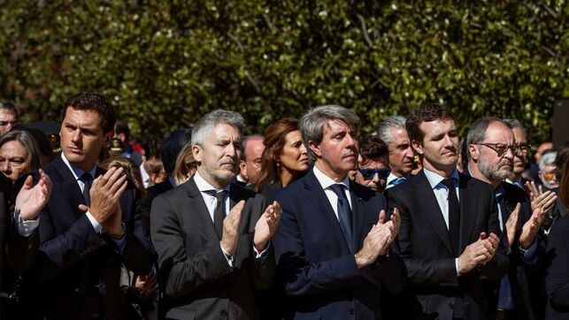 Casado, Garrido, Marlaska y Rivera durante un homenaje por los 15 años del 11M. 