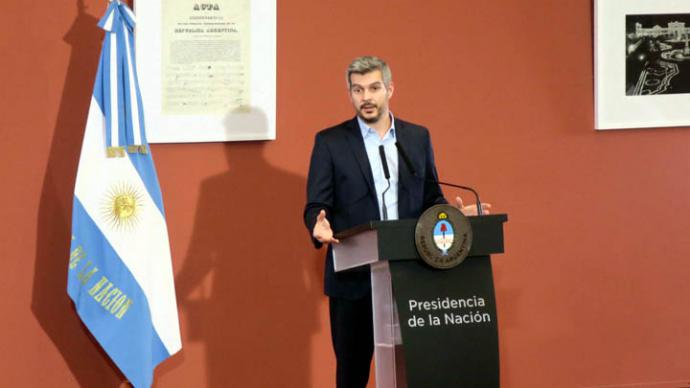 Los argentinos se asoman a una nueva crisis con temor e indignación