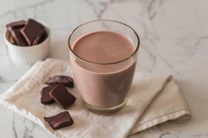 ¿Un vaso de leche con chocolate puede ser beneficioso para la recuperación muscular, después de un fuerte entrenamiento?