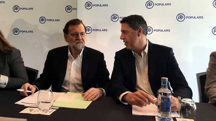 El presidente del Gobierno, Mariano Rajoy, junto al presidente del PP catalán, Xavier García Albiol, en el congreso de PPC.