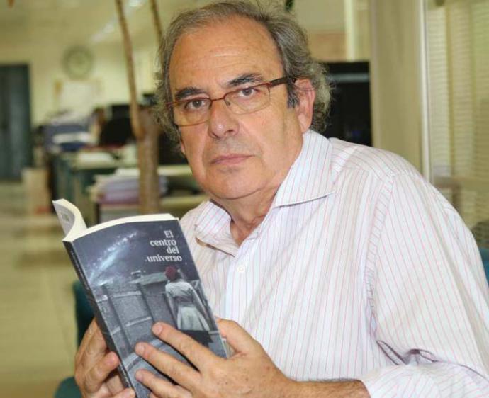  Juan Carlos Arnuncio: “Textos críticos” libro publicado por Ediciones Asimétricas