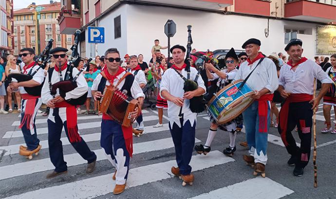 Cabezón de la Sal se inundó de folclore y tradiciones regionales en el Día de Cantabria