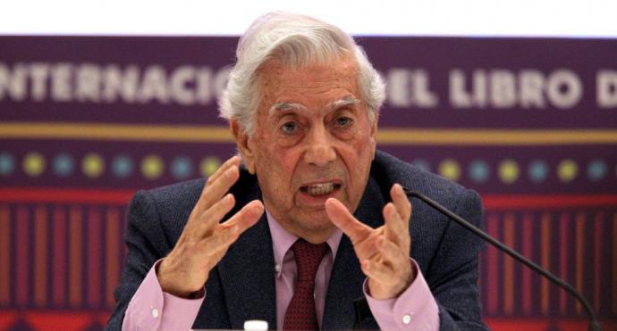 Escritores cubanos acusan a Mario Vargas Llosa de promover un levantamiento contra el Gobierno