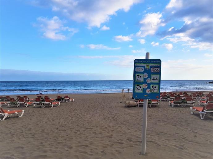 Una playa vacía en las islas Canarias. 