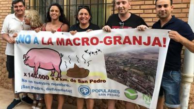 Cuando el PP de Castilla-La Mancha se manifestaba y arremetía contra las macrogranjas